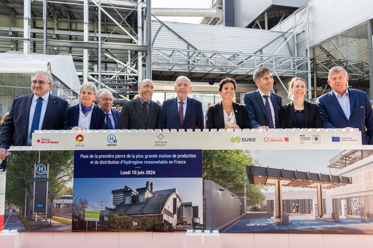 Les déchets sont un formidable gisement d’énergie locale et durable. ♻ ⚡

J’ai eu le plaisir de poser, lundi à Créteil, la 1ère pierre de la plus puissante centrale en France de production et de distribution d’hydrogène renouvelable grâce à la valorisation énergétique.