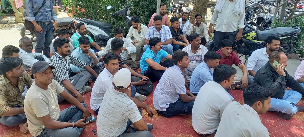 v_sangh54604's tweet photo. मुजफ्फरनगर के बुढाना कोतवाली क्षेत्र के चंदहैड़ी रोड पर सुबह,विद्युत चोरी चेकिंग टीम,पर 73000 के बकाएदार एवं विद्युत चोरी कर रहे,साजिद व उसके परिवार द्वारा विद्युत कर्मचारियों पर किया जान लेवा हमला। #uppolice #muzaffarnagarpolice #sspmuzaffarnagar #dmmuzaffarnagar #uppcl https://t.co/cqyXIKmoOE