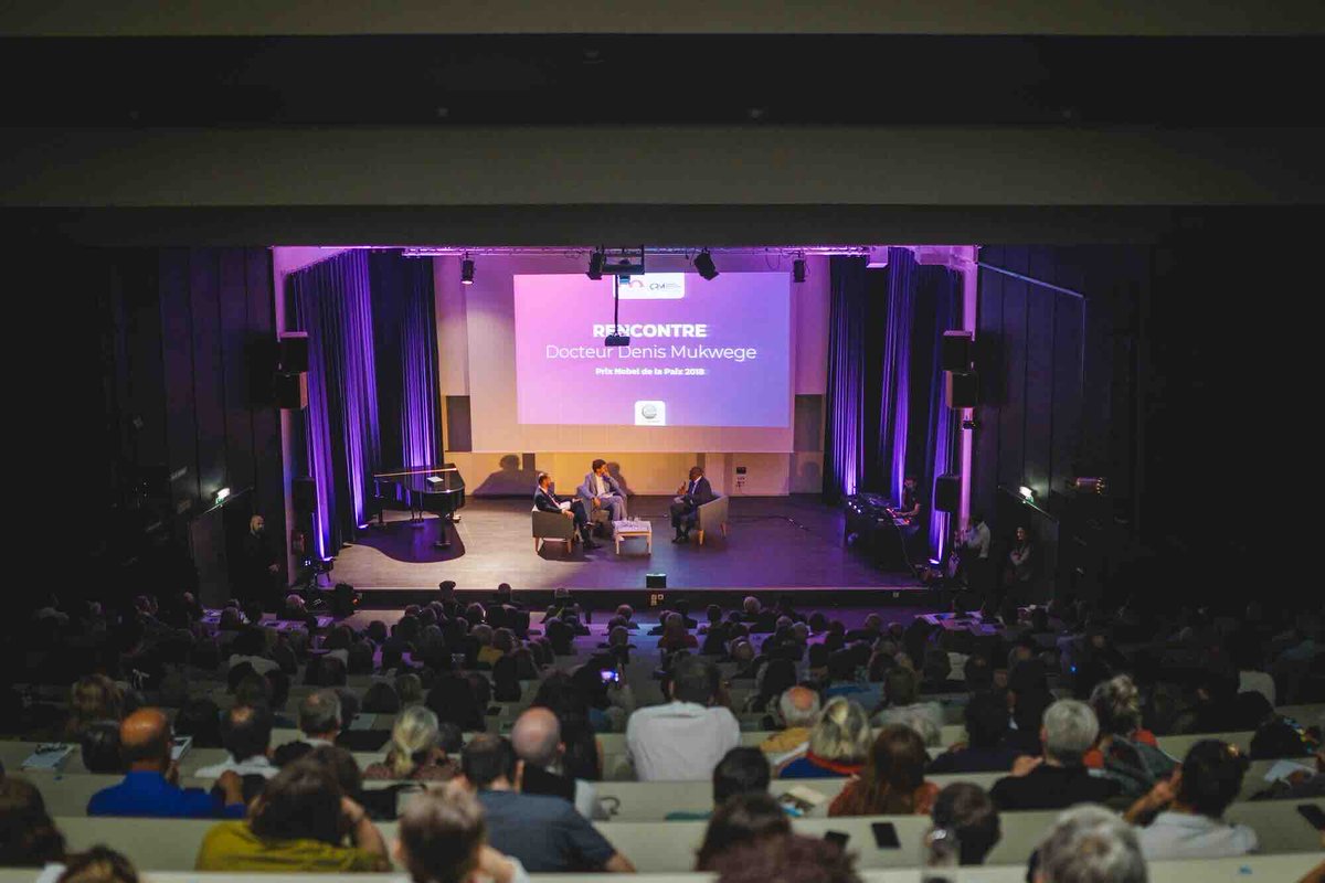 Plus de 400 spectateurs ont assisté à la conférence du Docteur <a href="/DenisMukwege/">Denis Mukwege</a>, chirurgien gynécologue congolais au service des femmes victimes de violences sexuelles, prix Nobel de la Paix 2018, au Campus de l’Illberg de l’<a href="/UHA68/">UHA</a>.