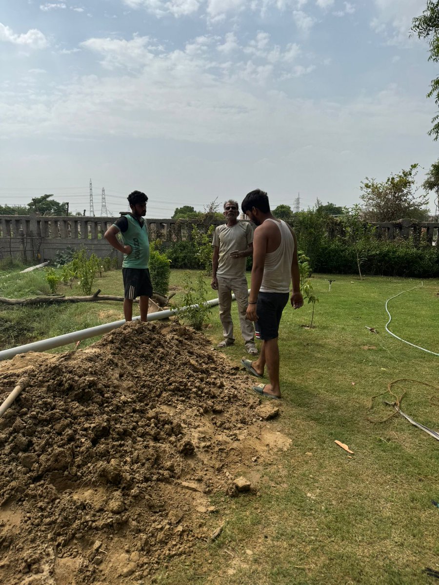 rwaxu3's tweet photo. ग्रेटर नोएडा प्राधिकरण के अंतर्गत आने वाले सेक्टर जू3 के सी ब्लॉक की ग्रीनबेल्ट में पेड़ काटकर गांव वालों द्वारा खेती की जा रही है कृपया संज्ञान ले।
@PMOIndia @myogioffice @dmgbnagar @OfficialGNIDA @tricitytoday @AmarUjalaNews @dr_maheshsharma @tejpalnagarMLA https://t.co/aiDp7ZOVkv