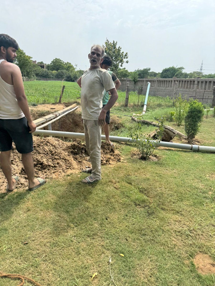 rwaxu3's tweet photo. ग्रेटर नोएडा प्राधिकरण के अंतर्गत आने वाले सेक्टर जू3 के सी ब्लॉक की ग्रीनबेल्ट में पेड़ काटकर गांव वालों द्वारा खेती की जा रही है कृपया संज्ञान ले।
@PMOIndia @myogioffice @dmgbnagar @OfficialGNIDA @tricitytoday @AmarUjalaNews @dr_maheshsharma @tejpalnagarMLA https://t.co/aiDp7ZOVkv