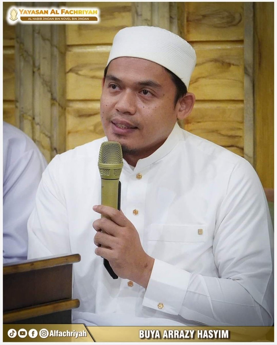Muhibbinkalsel's tweet photo. BUYA ARRAZY BERSAMA HABIB JINDAN 
#buyaarrazyhasyim #tasawuf #marifatullah #HabibJindan #Rabithahalawiyah https://t.co/RKpxDKuW2o