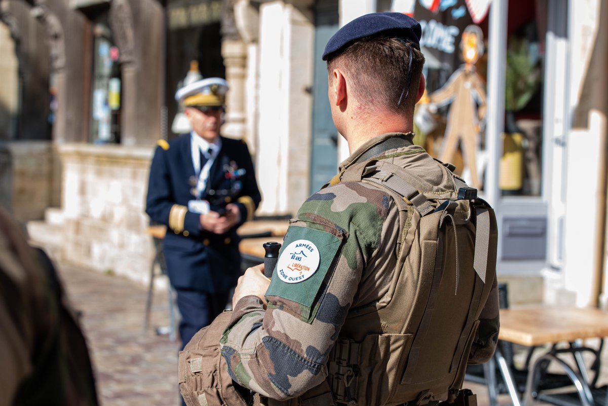 53eRT1's tweet photo. #DDAY

L'UCT1 CCL du 53ème Régiment de Transmissions s'est illustrée du 30 mai au 10 juin lors des cérémonies commémoratives du 80ème anniversaire du D-Day.📷📷

#53RT #DDay80 #devoirdememoire #EnLeurSouvenir
@armeedeterre @armeeszne @CATNC_FR https://t.co/tRdUYf2QPa