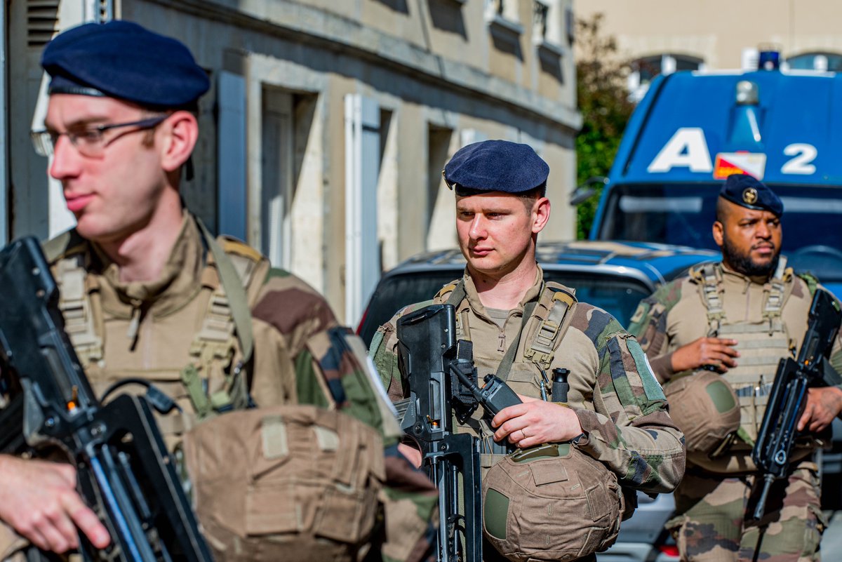 53eRT1's tweet photo. #DDAY

L'UCT1 CCL du 53ème Régiment de Transmissions s'est illustrée du 30 mai au 10 juin lors des cérémonies commémoratives du 80ème anniversaire du D-Day.📷📷

#53RT #DDay80 #devoirdememoire #EnLeurSouvenir
@armeedeterre @armeeszne @CATNC_FR https://t.co/tRdUYf2QPa