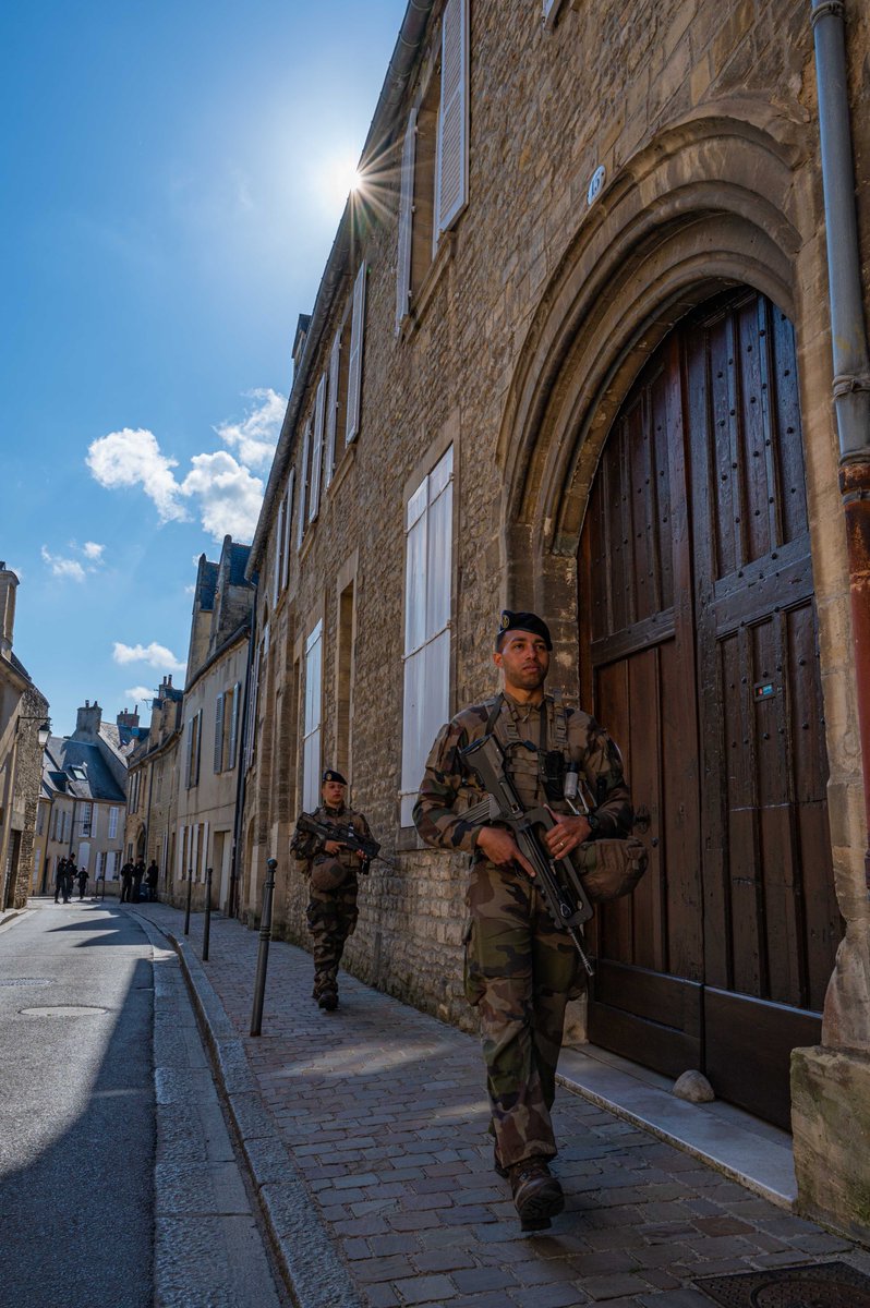 53eRT1's tweet photo. #DDAY

L'UCT1 CCL du 53ème Régiment de Transmissions s'est illustrée du 30 mai au 10 juin lors des cérémonies commémoratives du 80ème anniversaire du D-Day.📷📷

#53RT #DDay80 #devoirdememoire #EnLeurSouvenir
@armeedeterre @armeeszne @CATNC_FR https://t.co/tRdUYf2QPa