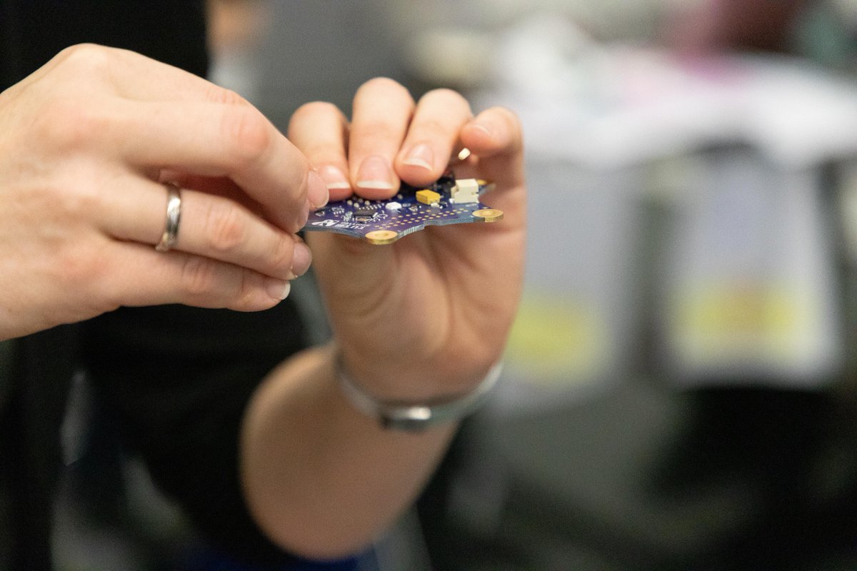 #Making stellt handlungsorientiertes Lernen in den Mittelpunkt und schlägt gleichzeitig eine Brücke zwischen Analogem und Digitalem. Erfahrungen von Lehrpersonen mit diesem pädagogischen Ansatz finden sich auf dem #PHZH_Repositorium. tiny.phzh.ch/making-erfahru…