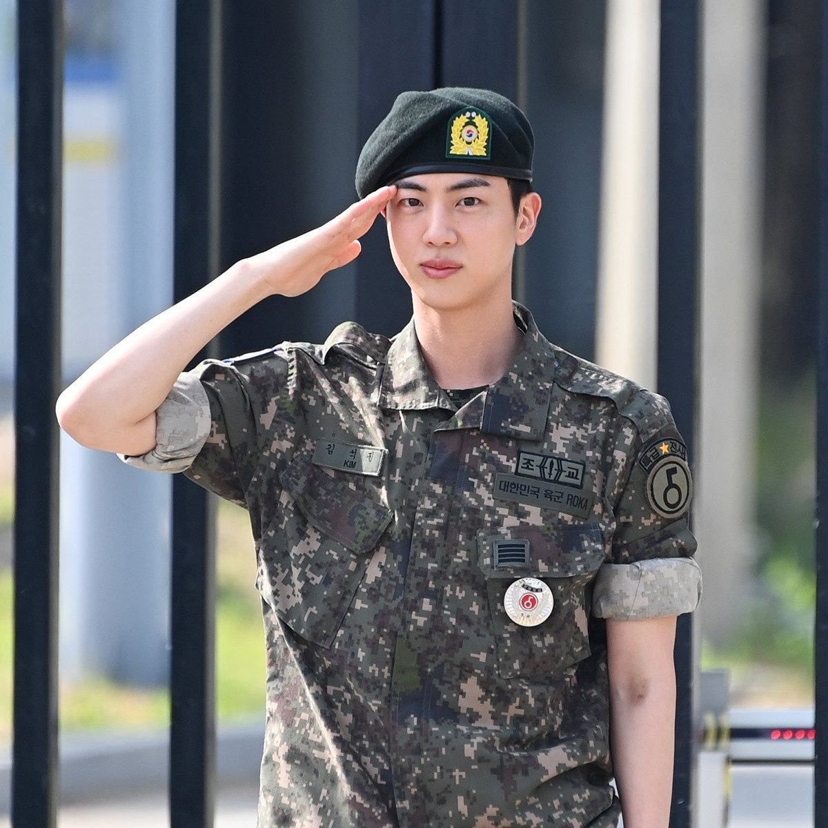 JIN_NATION_ARMY's tweet photo. How can anyone serve for 18 months in the military and come back shining like this????? 😳

@BTS_twt #WelcomeHomeJin #WelconebackJin #SEOKJIN #KIMSEOKJIN #JIN #astronautisback https://t.co/TV4GnTYJIw