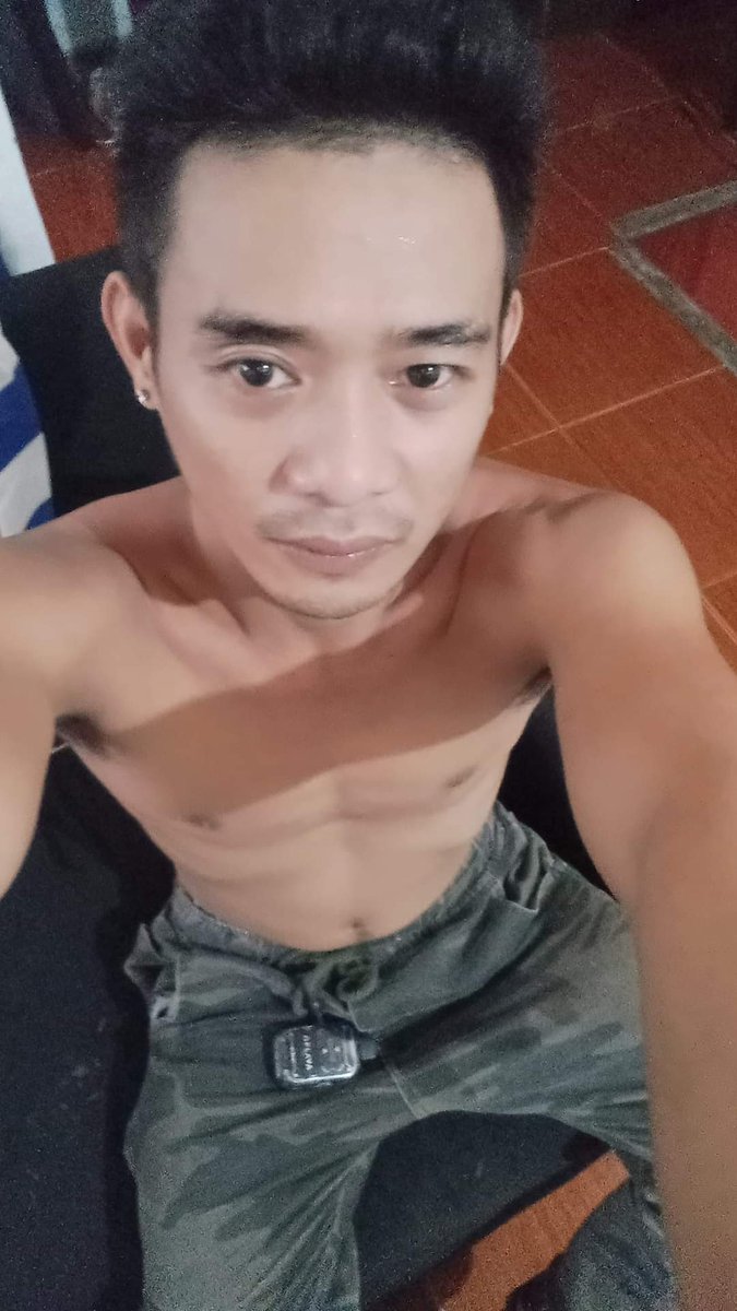 lata_mhon16066's tweet photo. Pag ganito ka pogi at kasarap ng pinsan mo.. Lalasingin ko agad to ng maka tulog agad....
Basta my alak my balak.
#altermarikina
#alterfortune. https://t.co/DtNzv14LnK