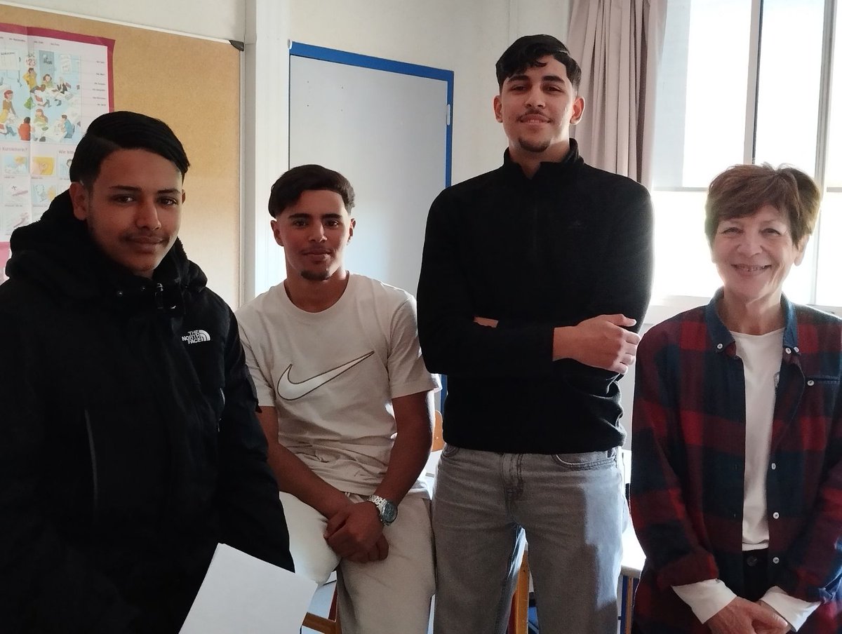 Lycée Raymond Naves (@lyceernaves) on Twitter photo Merci à Mme Boissy de la <a href="/MissionlocaleHG/">Mission Locale des Hauts de Garonne</a> d'avoir organisé les ateliers #AvenirPro auprès de nos élèves de Terminale.
Journée très constructive et rassurante pour leur future nsertion professionnelle #RBDE Merci à Mme Boissy de la <a href="/MissionlocaleHG/">Mission Locale des Hauts de Garonne</a> d'avoir organisé les ateliers #AvenirPro auprès de nos élèves de Terminale.
Journée très constructive et rassurante pour leur future nsertion professionnelle #RBDE