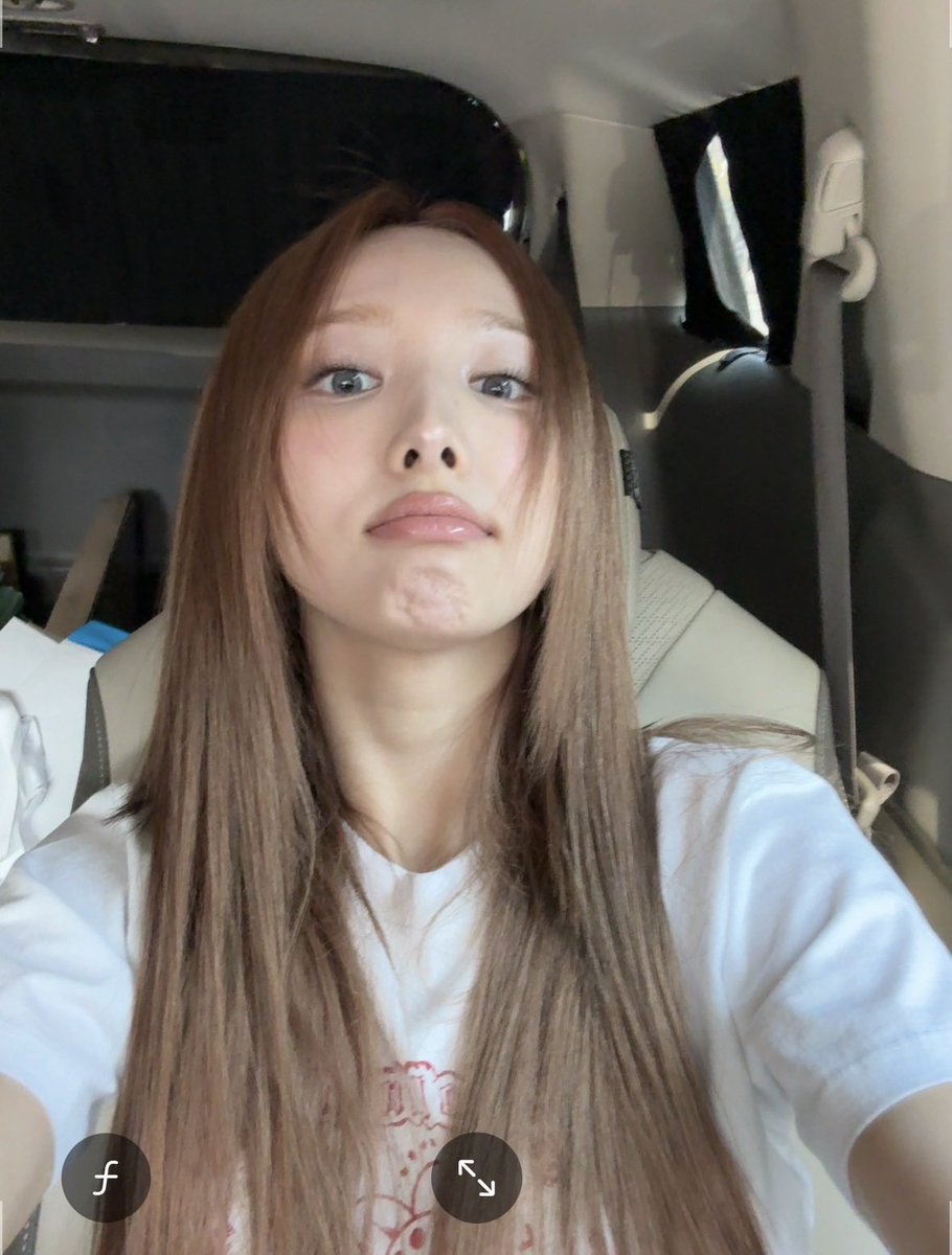imnayeonarchive's tweet photo. https://t.co/2sTL5nx6n6