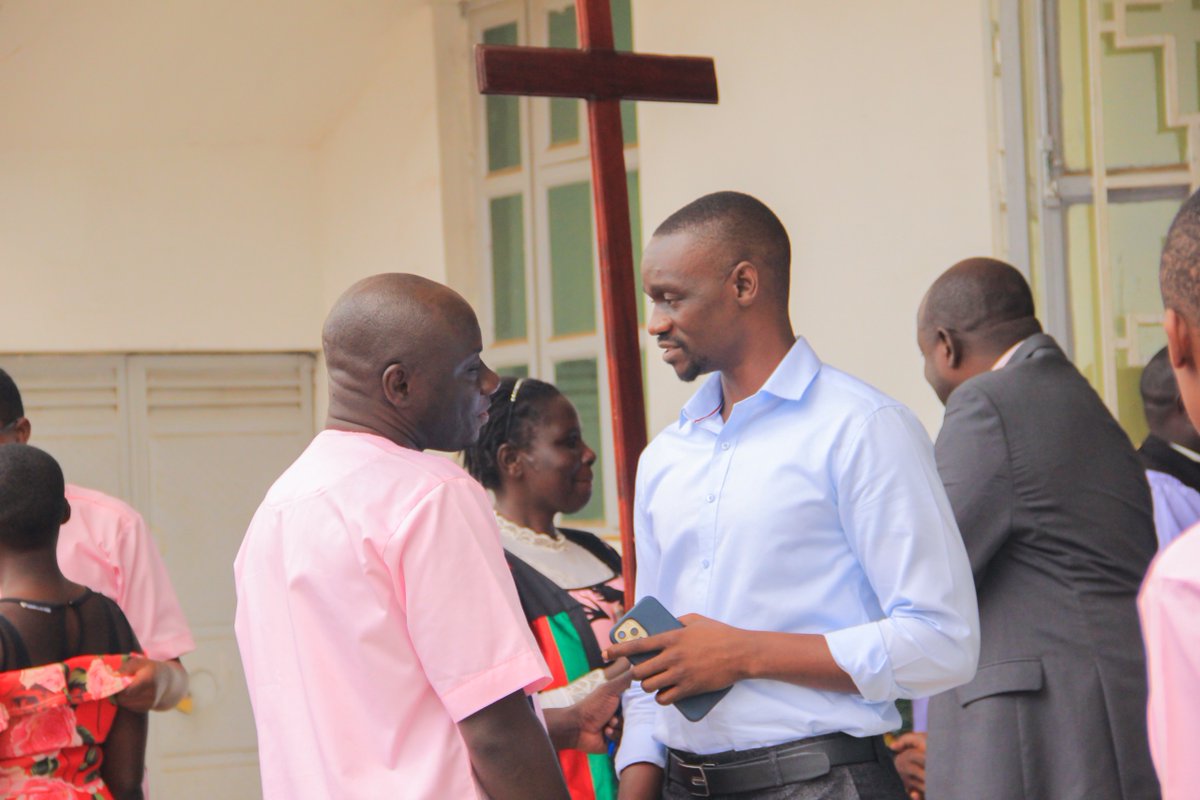 RonaldMuhenda's tweet photo. I was happy to not only meet up with my brother Solomon Musinguzi of Ruwenzori Christian Band with his team, but also, contribute to their need to purchase more musial instruments. May your journey of spreading hope to our community through worship be filled with blessings. https://t.co/LsKH7pcF7n
