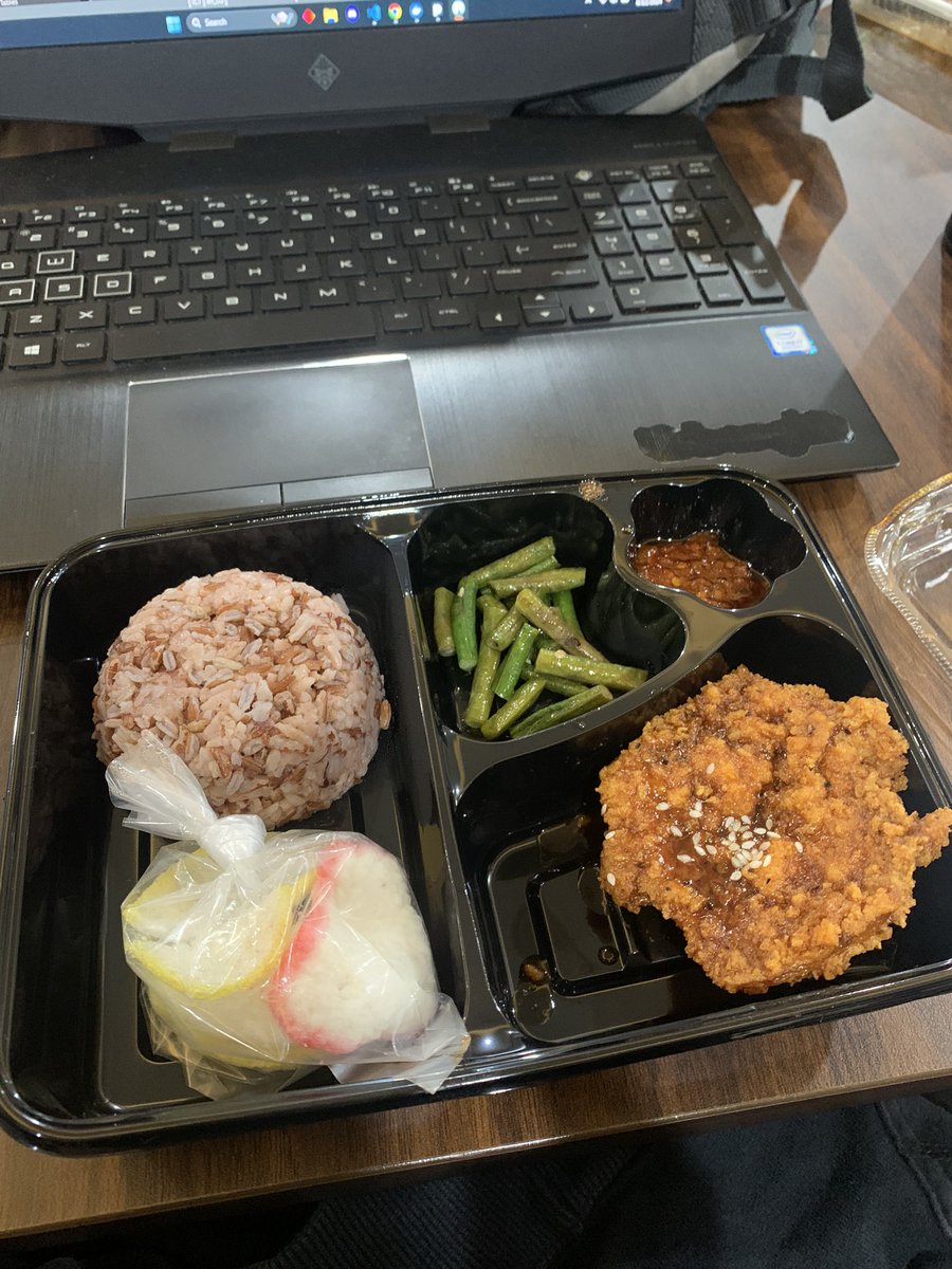 maulanafikri455's tweet photo. yang bener aja di jakarta masih ada makanan kayak gini satunya cuman 10rb, 

spill tempatnya ga nih 😅 https://t.co/SHz8uu6D9c