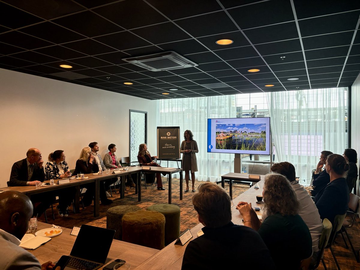Martijn Verwoerd (@mjverwoerd) on Twitter photo Masterclass Kaderrichtlijn water met Kamerleden en fractiemedewerkers. Sprekers zijn Tessa Rotscheid (promovenda UU) en Karin Sluis van de <a href="/raadrli/">Rli</a> . Georganiseerd door @Natuurmonument, <a href="/NatuurenMilieu/">Natuur & Milieu</a>, <a href="/vewin_water/">Vewin</a> en <a href="/BouwendNL/">Koninklijke Bouwend Nederland</a> Masterclass Kaderrichtlijn water met Kamerleden en fractiemedewerkers. Sprekers zijn Tessa Rotscheid (promovenda UU) en Karin Sluis van de <a href="/raadrli/">Rli</a> . Georganiseerd door @Natuurmonument, <a href="/NatuurenMilieu/">Natuur & Milieu</a>, <a href="/vewin_water/">Vewin</a> en <a href="/BouwendNL/">Koninklijke Bouwend Nederland</a>