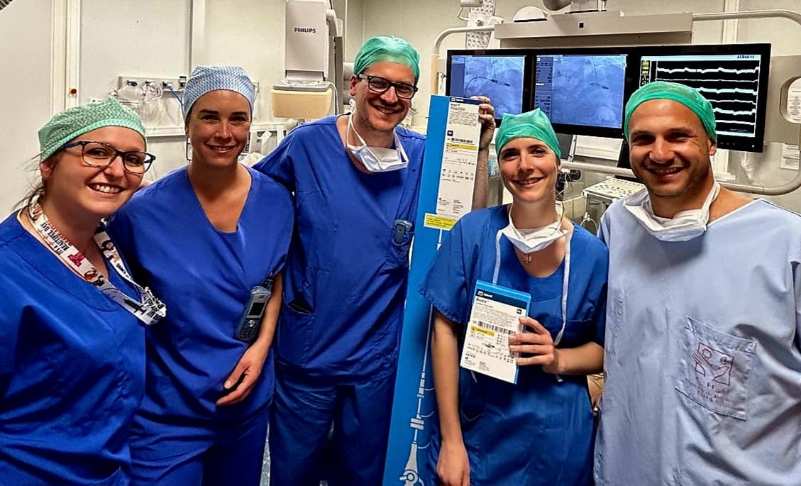 CHUBordeaux's tweet photo. [#INNOVATION] Première implantation du AVEIR réussie avec succès @CHUBordeaux @ihu_liryc 👏

👉 Ce nouveau stimulateur #cardiaque présente des avantages comme une très longue durée de vie &amp; surtout la possibilité de communiquer avec un second #stimulateur cardiaque sans sonde https://t.co/CVTDPkn3sE