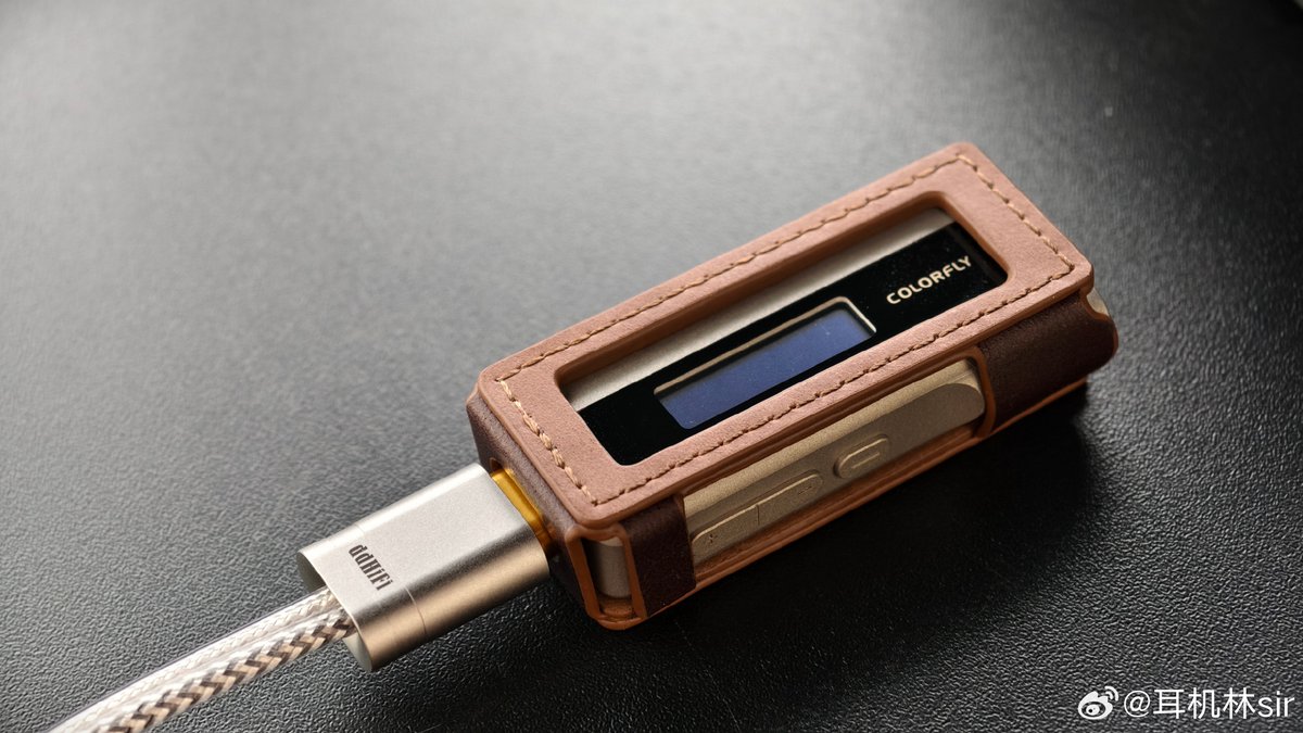 ddhifi_com's tweet image. What makes a really good accessory product is that it should complement the product it's paired with, both in appearance and in use. 😎

#ddHiFi #LeatherCase #Colorfly #CDAM2 #ProtectiveCase #OTGCable #TC09S