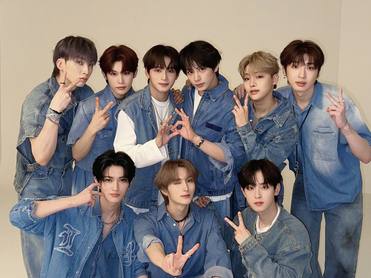 XODIACOfficial's tweet photo. [📸]

🎂HAPPY X-BLISS 1ST ANNIVERSARY🎂

쏘블리💚
생일 축하합니다⋆⁺₊⋆ʕ”̮ॽु🎉

#XODIAC #소디엑 #XBLISS https://t.co/1RbAcCm50P
