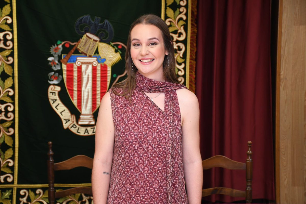 FalladelPilar's tweet photo. Ella es Andrea Martínez Martín, nuestra Fallera Mayor para el ejercicio 2024 - 2025✨

Feliz y emocionada, Andrea recibió el cargo de manos de nuestro presidente José López, ¡enhorabuena, te espera un gran año! 🚀

#lagloriadeserfaller❤️ https://t.co/S69VobqdBf
