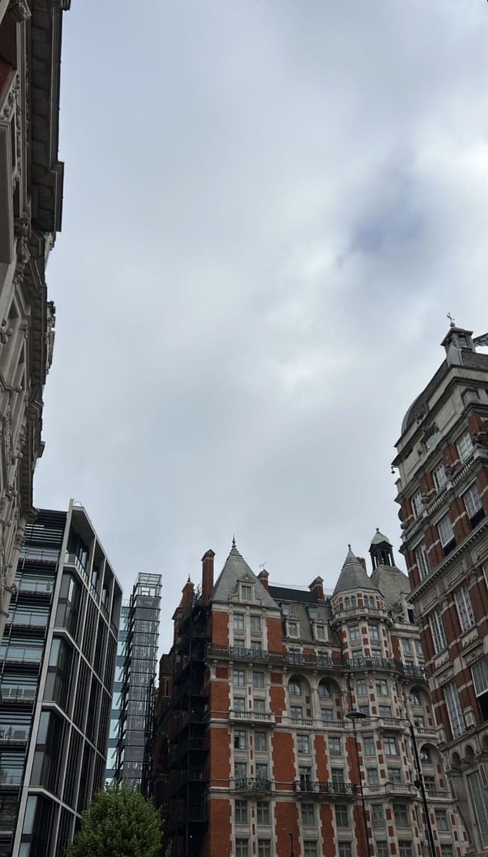 erzbshas's tweet photo. London https://t.co/GRkpG4Dorv