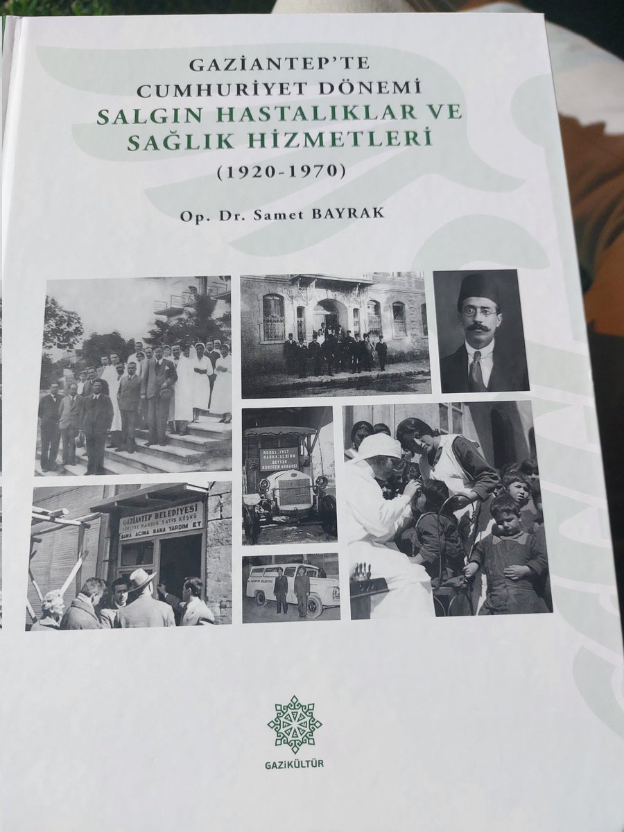 Selim BülentCANSUNAR (@bscansunar) on Twitter photo Gaziantep Kent Konseyi onursal başkanı değerli büyüğümüz Dr. Samet Bayrak'tan kıymetli eserini hediye aldık. Babam  Dr. Ahmet Cansunar amcalarım Dr. Mehmet Cansunar, Dr Fethullah Cansunar ve dayım Dr. Kamil Afat ve Gaziantep 'e hizmet etmiş  bütün doktorları andık. Gaziantep Kent Konseyi onursal başkanı değerli büyüğümüz Dr. Samet Bayrak'tan kıymetli eserini hediye aldık. Babam  Dr. Ahmet Cansunar amcalarım Dr. Mehmet Cansunar, Dr Fethullah Cansunar ve dayım Dr. Kamil Afat ve Gaziantep 'e hizmet etmiş  bütün doktorları andık.