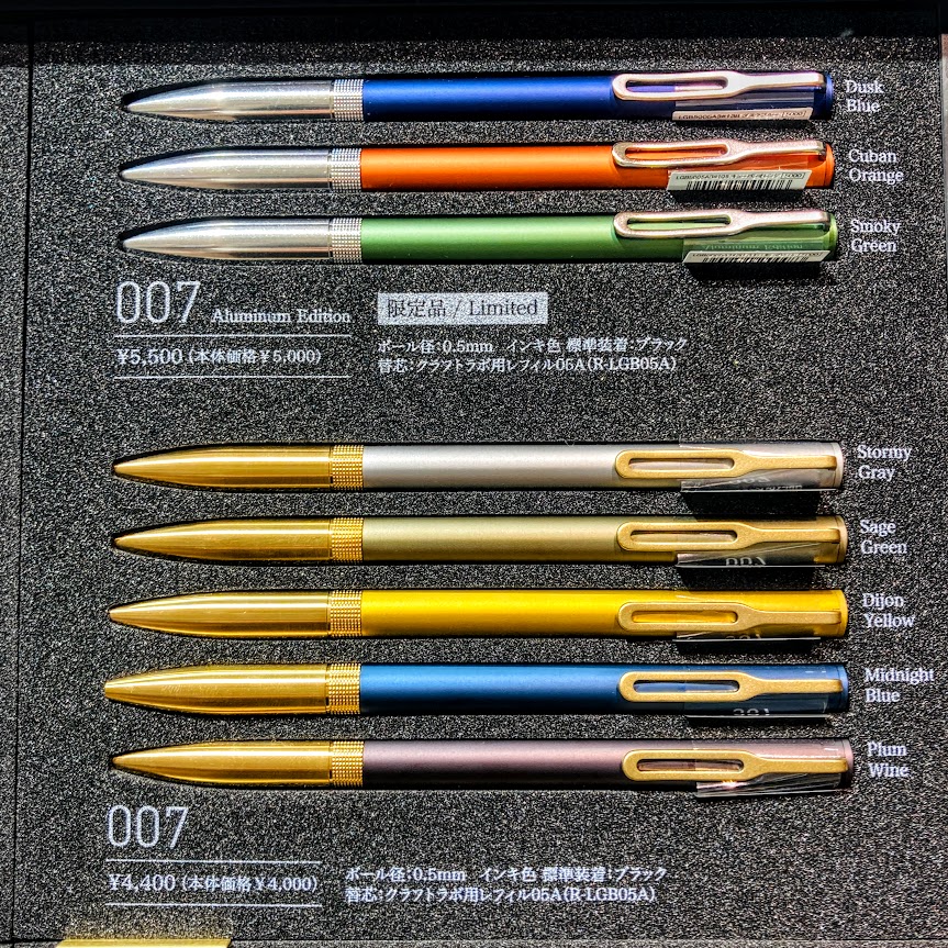 maruzen_hrsmmk's tweet photo. #サクラクラフトラボ 007から限定のアルミニウムエディションが入荷しました!
しっかりした重みを感じる真鍮のボディもいいですが、アルミの軽やかな書き心地は、また違った良さがあります✨️
#SAKURA #craft_lab #限定品 https://t.co/GQoH2O5gl0