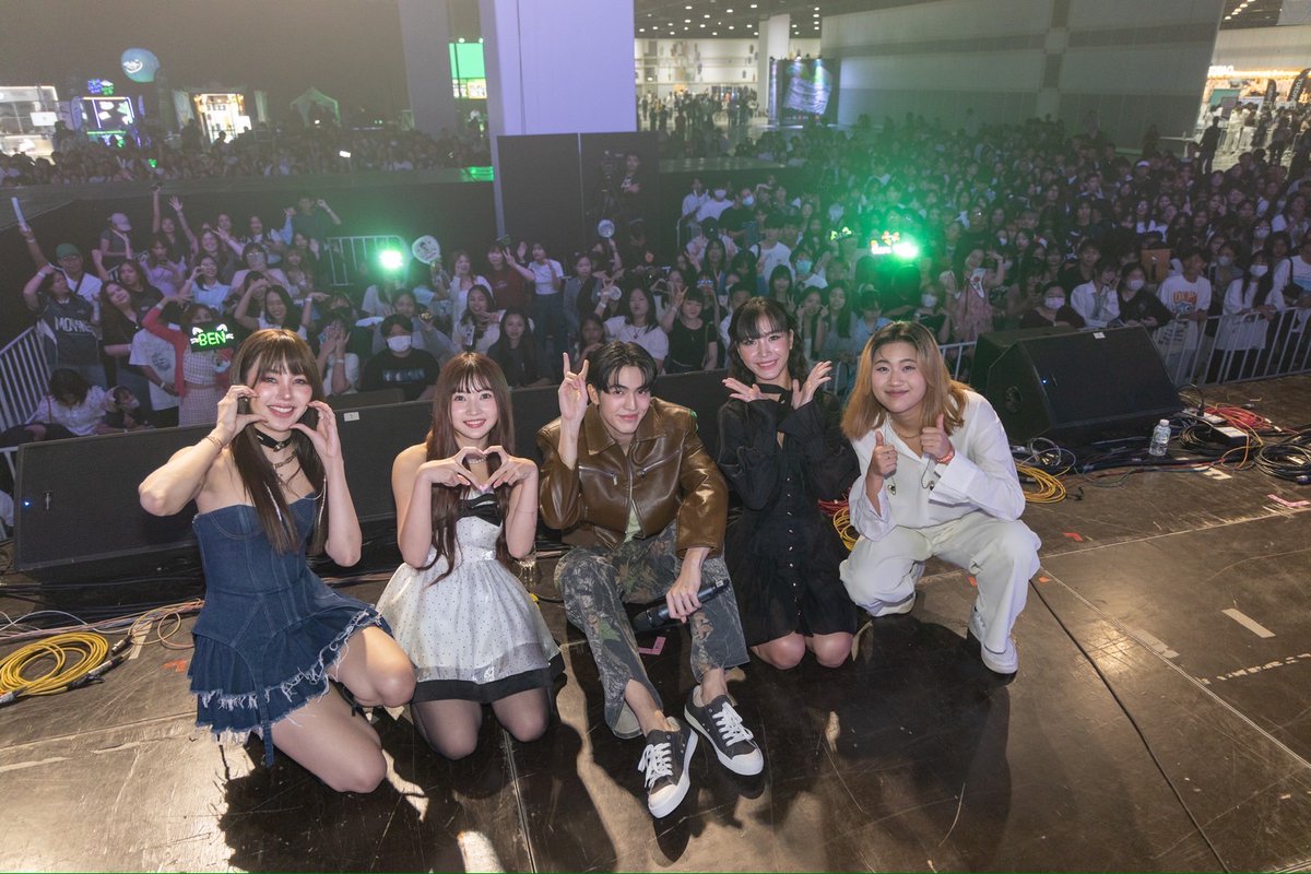 projext52's tweet photo. ภาพบรรยากาศงาน #cattshirt ของศิลปิน
#projext52 ในวันที่ 8-9 มิถุนายนที่ผ่านมา ในงานมีแฟน ๆ มารอให้กำลังใจพวกเราเยอะมาก ๆ 

#CatRadio 
#prettyp #Franz #miumew #Pangza #Balen #APA #Ployyadah #fifafifas #antwarinda #jjuniorjune #BenBunyapol #kaimook #kaimoooook #คุณไข่ #smoremiu  #Cheetasster