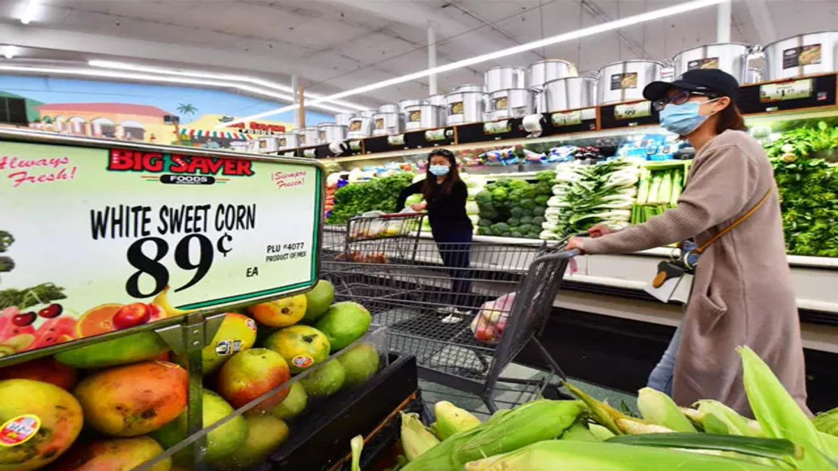 EconomicTimes's tweet photo. #US #ConsumerInflation falls to 3.3% ahead of Fed rate decision
🗞️ Catch the day's latest news and updates ➠ https://t.co/tGRmidBVBv https://t.co/Te2xirAhwZ