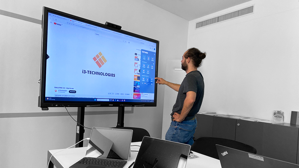 i3TOUCH X2 interactive display installation, a new new interactive superpower! @i3_Technologies #i3tecnologies