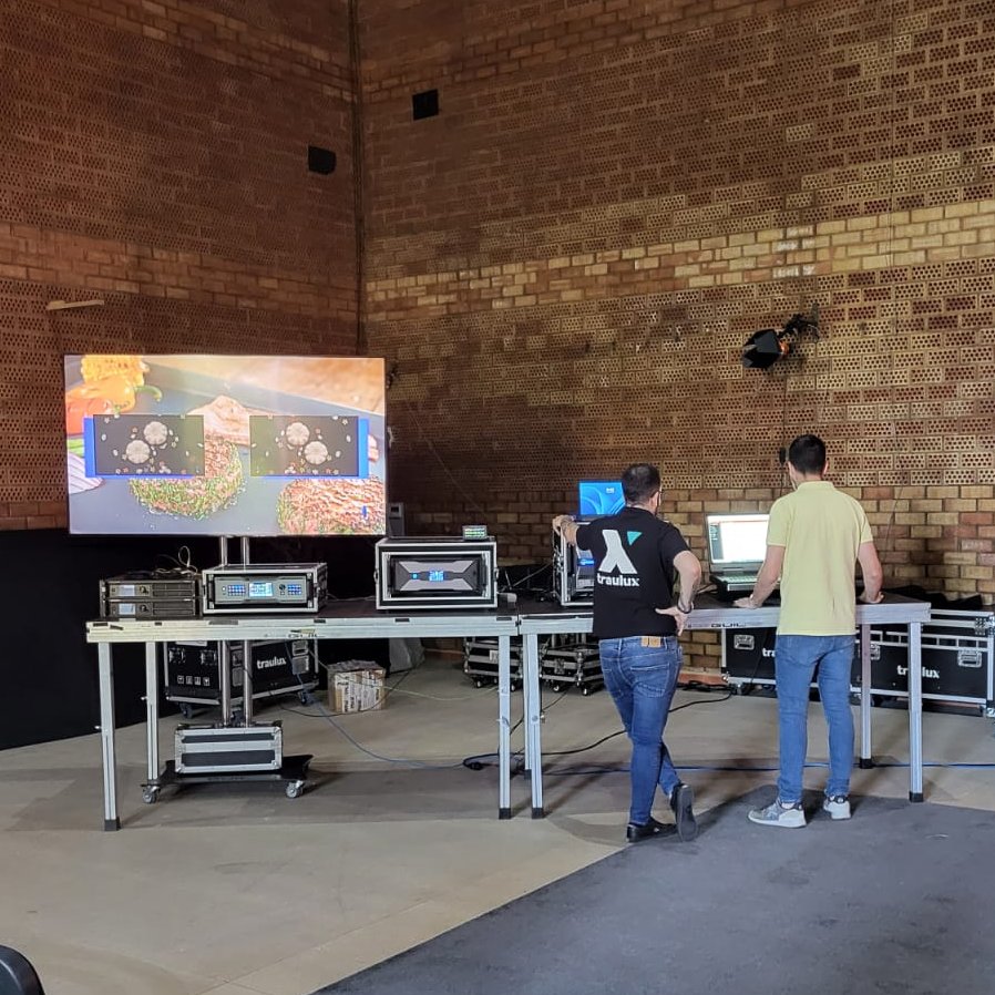 CharmexInt's tweet photo. ¡Hoy estamos desde #LoasurStudios en Málaga mostrando todas las novedades @novastartech y @Pixelhue1! 🤗 Con pantallas LED de #Traulux https://t.co/i8xZhQmi2g