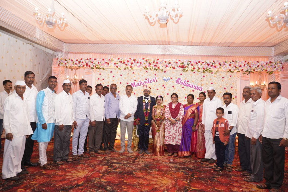 annasahebsjolle's tweet photo. ಇಂದು ಯಕ್ಸಂಬಾ ಪಟ್ಟಣದಲ್ಲಿ ನಮ್ಮ ಆತ್ಮೀಯರು ಹಾಗೂ ಪಕ್ಷದ ಕಾರ್ಯಕರ್ತರಾದ ಶ್ರೀ ಸದಾಶಿವ ಬಾಬುರಾವ ಶಿಂಧೆ ಅವರ ಸುಪುತ್ರ ಚಿ.ಮಹಾದೇವ ಅವರ ವಿವಾಹ ಕಾರ್ಯಕ್ರಮದಲ್ಲಿ ಭಾಗವಹಿಸಿ,ನವ ವಧುವರರ ಬಾಳು ಸುಖ,ಸಂತೋಷದಿಂದ ಕೂಡಿರಲಿ ಎಂದು ಶುಭ ಹಾರೈಸಲಾಯಿತು.
#examba #chikodi https://t.co/qY46l4mFx6