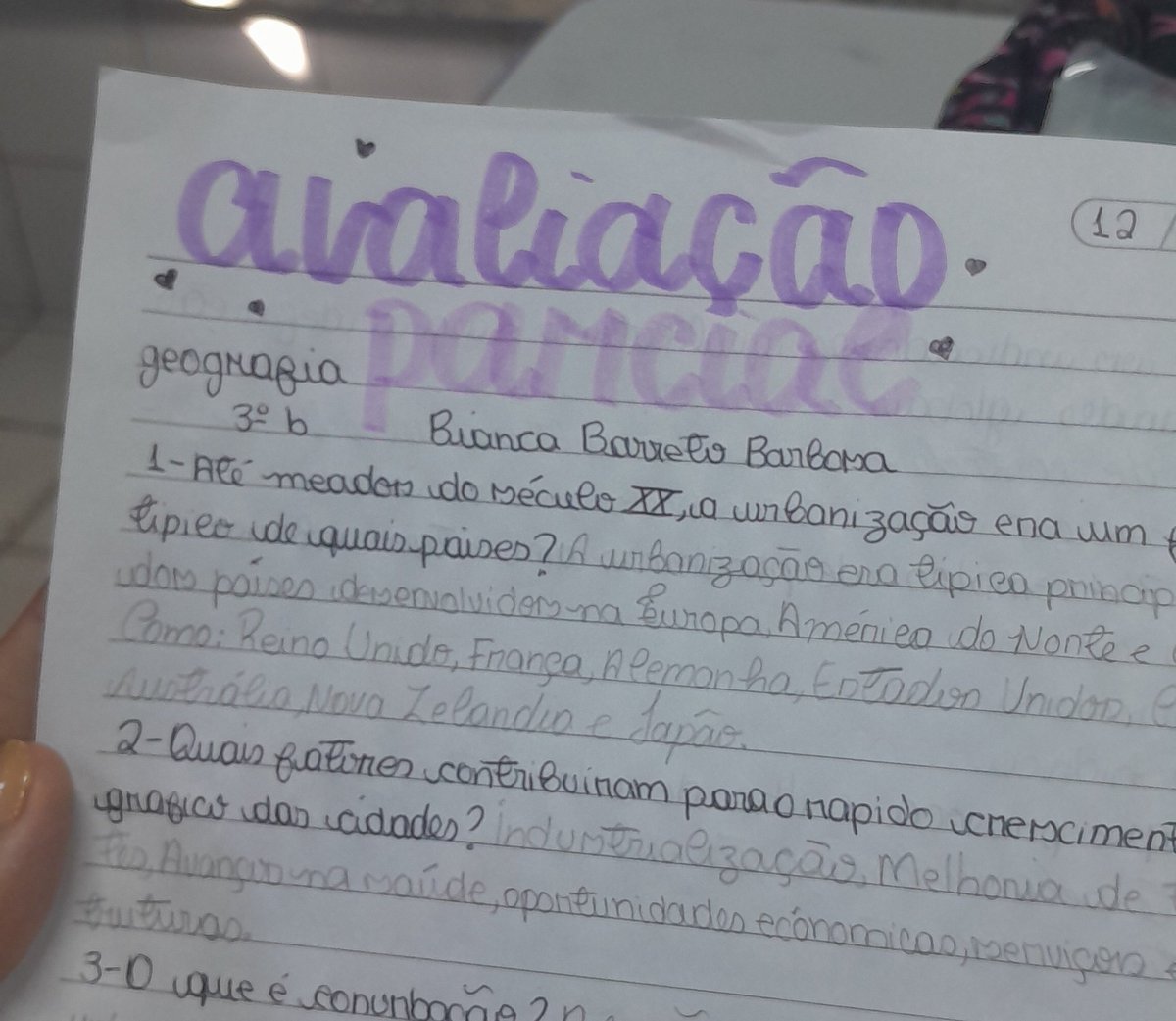 studybiaz's tweet image. Pov: sua escola tá passando por uma crise de papéis.