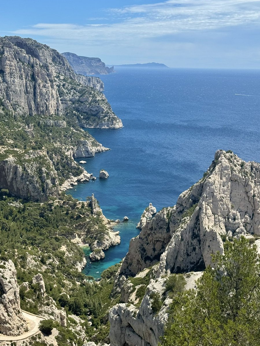 DrBradBrad's tweet photo. Lab lunch breaks when the calanques are on your doorstep 🌊🐠🧗‍♀️ 30 mins hike from @MIOceanologie 🤩 https://t.co/xHlzayonyu