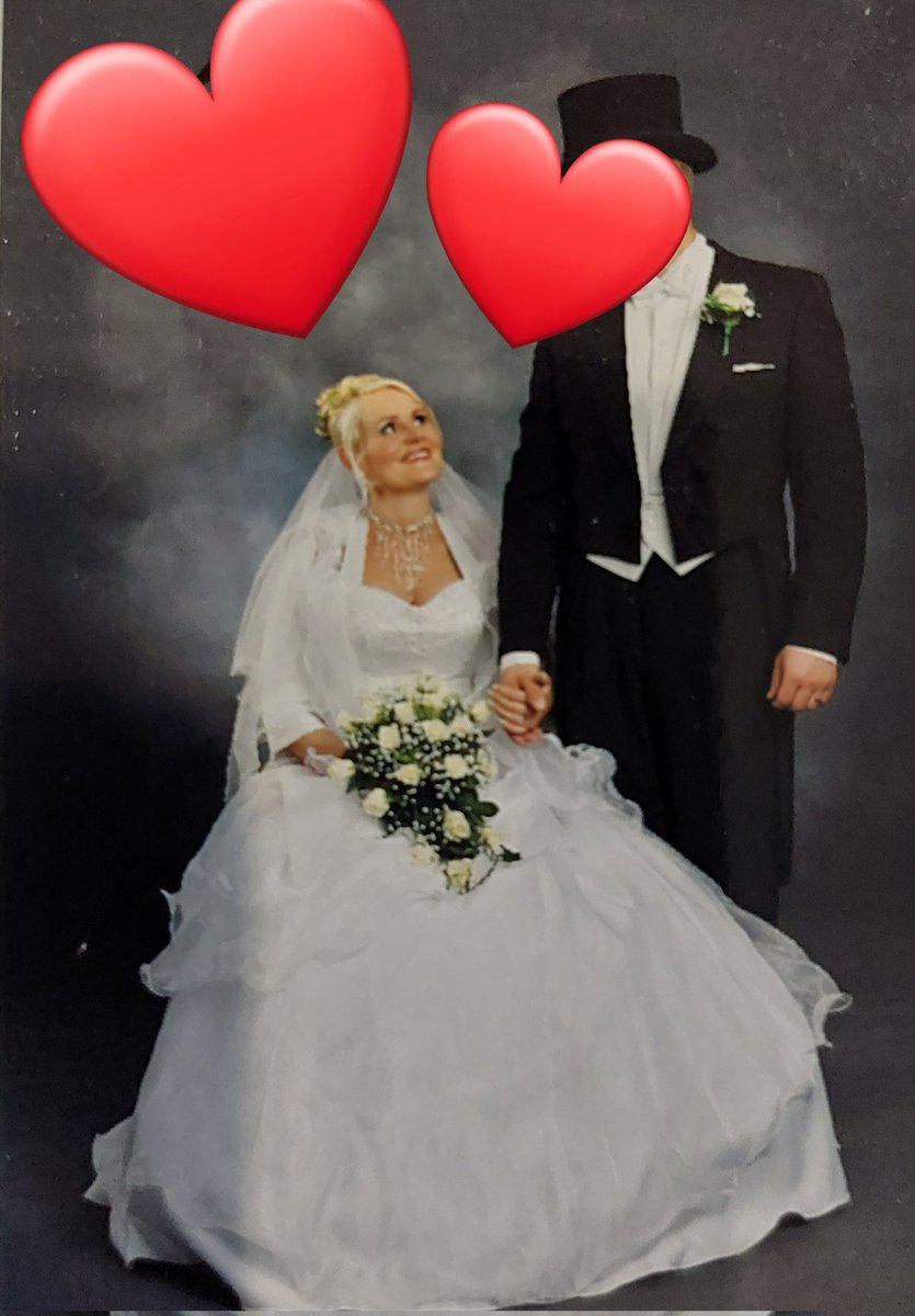 #norsunluuhäät 14 v. sitten sanoimme tahdon ja vain pikkasen aiemmin mies vei jalat alta niin etten vieläkään ole toennut. #gratefullness #family #married #hääpäivä