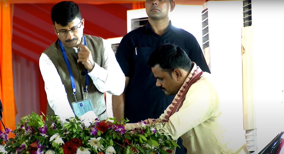 otvkhabar's tweet photo. #ଫଟୋରେ_ଖବର
ରାଷ୍ଟ୍ରମନ୍ତ୍ରୀ (ସ୍ବାଧୀନ) ଭାବେ ଶପଥ ନେଲେ ସଂପଦ ସ୍ବାଇଁ ।
#MinistersOfState #SampadSwain #OTV https://t.co/tcZYCdNvzO