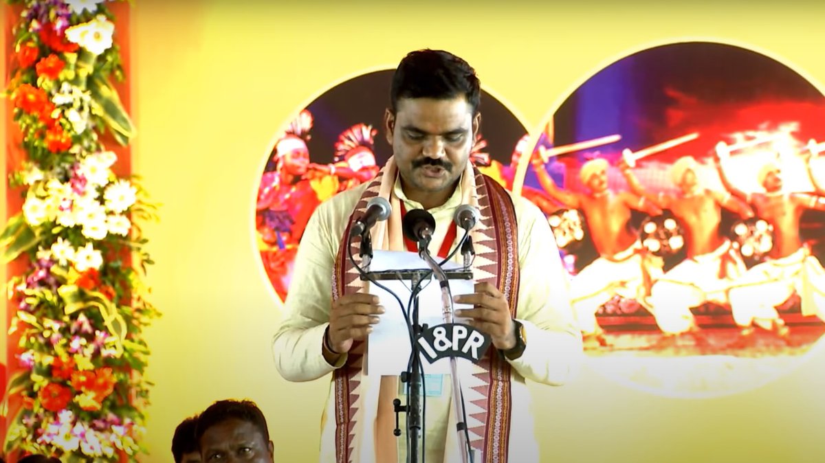 otvkhabar's tweet photo. #ଫଟୋରେ_ଖବର
ରାଷ୍ଟ୍ରମନ୍ତ୍ରୀ (ସ୍ବାଧୀନ) ଭାବେ ଶପଥ ନେଲେ ସଂପଦ ସ୍ବାଇଁ ।
#MinistersOfState #SampadSwain #OTV https://t.co/tcZYCdNvzO