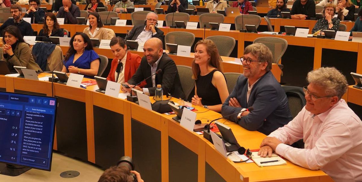 emma_frr's tweet photo. 🟣 Bruxelles, on est là ! 

Fière de faire mon entrée au Parlement européen avec mes camarades @Left_EU

Comptez sur moi pour prendre part à la lutte antifasciste en Europe et porter la voix d'une jeunesse méprisée et brutalisée !

Ça commence les 30 juin et 7 juillet ✊ https://t.co/Js4oWC9fMx