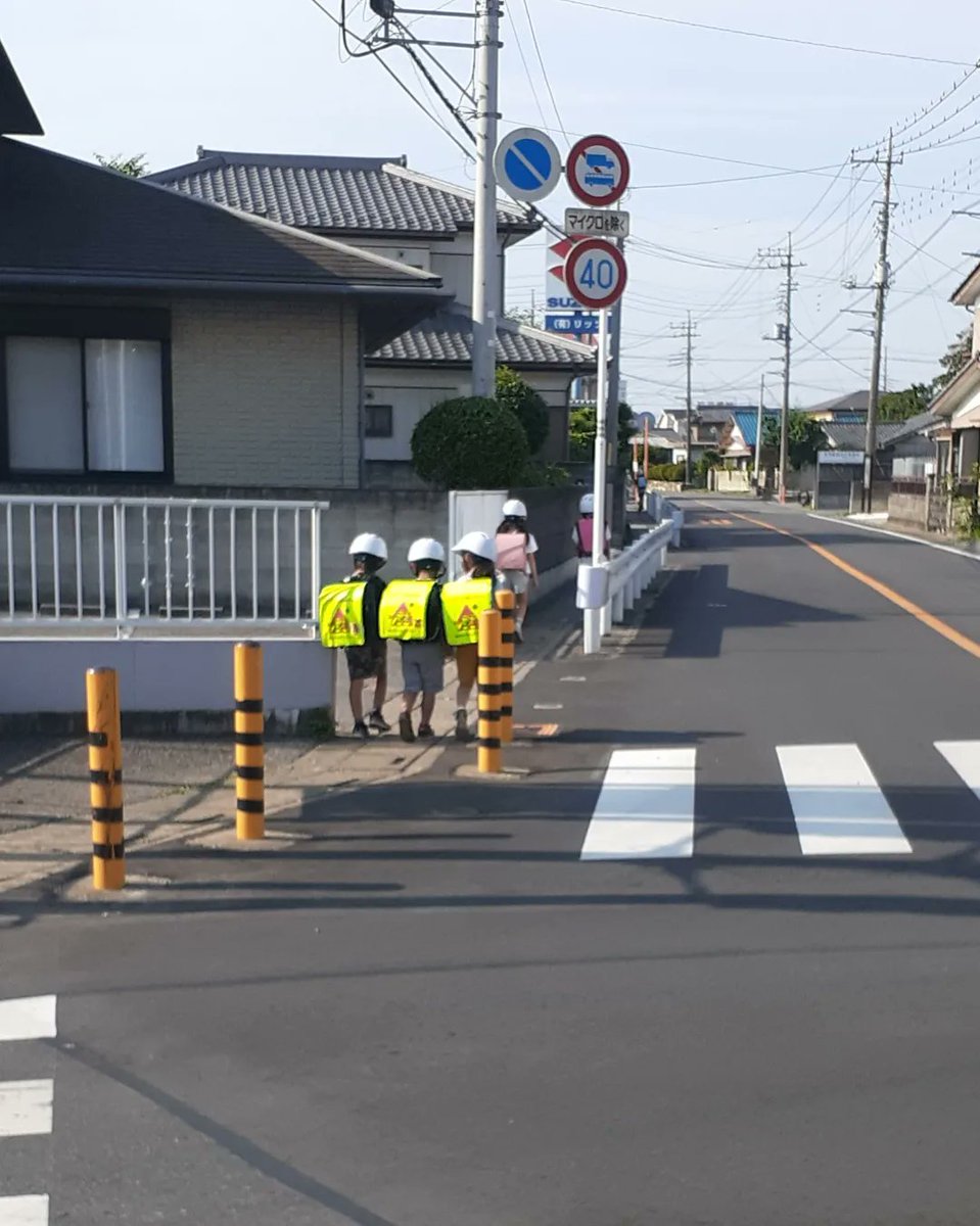 9rita_hiroshi's tweet photo. 今朝は #本庄駅南口、朝の挨拶からスタート❗高校の同級生にも会えて、お互いまだまだ頑張ろう❗
その後、 #子どもの見守り へ
１年生３人組、手を繋いで仲良く行ってらっしゃい👋
今日は孫と #トレーニング⁉️
#武道館・#柔道道場 へ
200畳の広さを2人で走り回りました
疲れた😆💦 https://t.co/g9z8BMhjSn