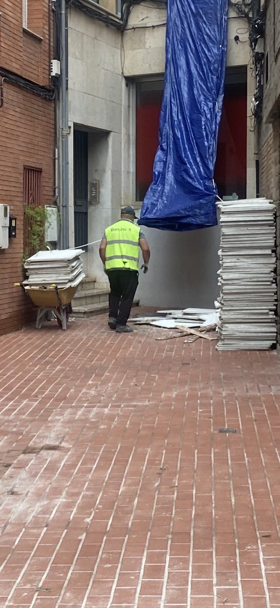 Marta9777's tweet photo. @ajterrassa Quan els que fan obres son els bancs…tot és ok?? https://t.co/NnHYsSxdTR
