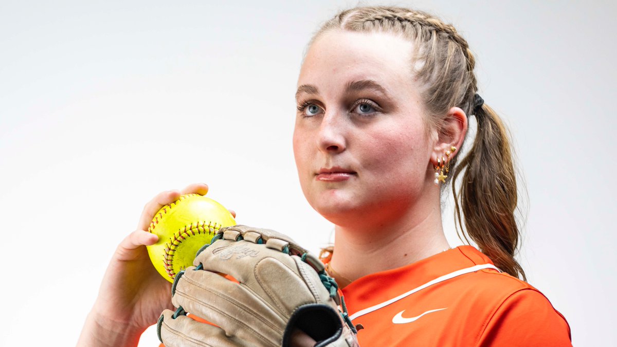 Brian_Haenchen's tweet photo. ✨🥎✨: @anna_moore_06, @CathedralSoftb1; @MaloneMoore11, @bghs_softball; @KateRenschen, @LakeCentralSB; @hannahsutton_24, @Oriole_Softball.

🗳️🔚noon, Monday: https://t.co/RLmEq74q2W https://t.co/C4DuhDJJfA
