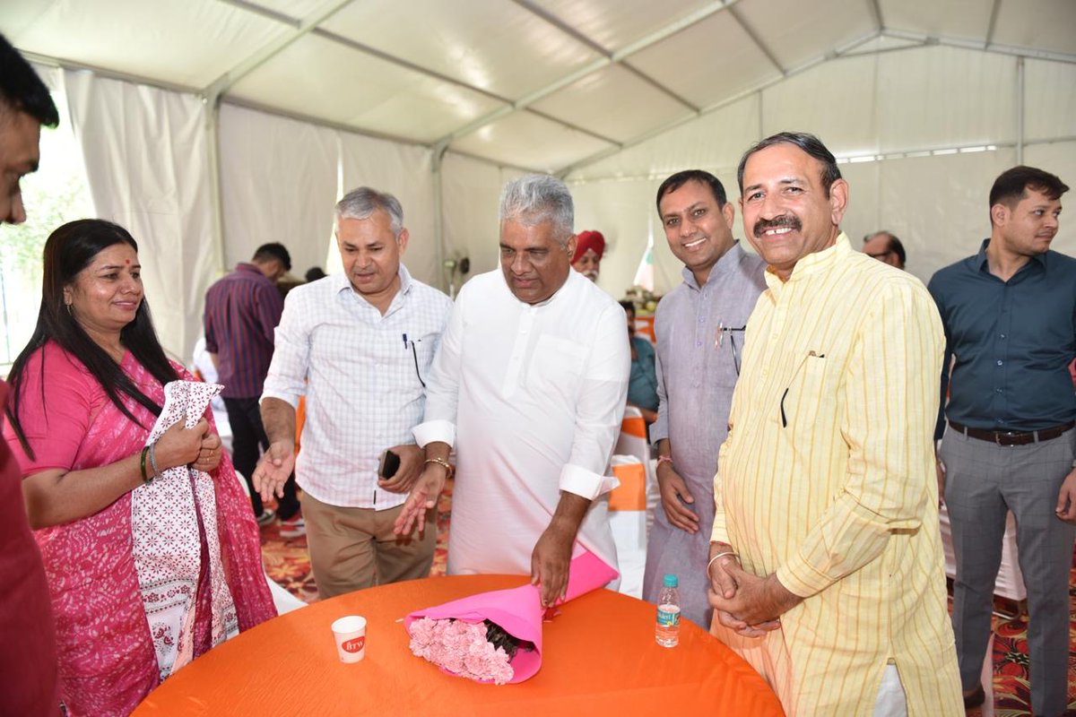banwasa_prem's tweet photo. अलवर सांसद श्री @byadavbjp जी से शिष्टाचार मुलाकात कर मोदी सरकार 3.0 में कैबिनेट मंत्री के रूप में नव दायित्व मिलने पर उन्हें बधाई दी। https://t.co/mg3NNMVPSt