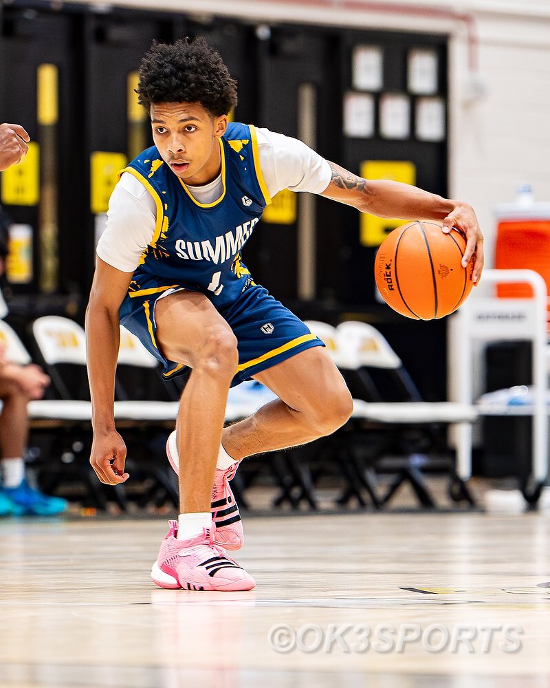 OK3Sports's tweet image. Shabach Academy Jaren Curtis in action @TheHuddle_Brand #thesummermadness #ok3sports  #dmvbasketball