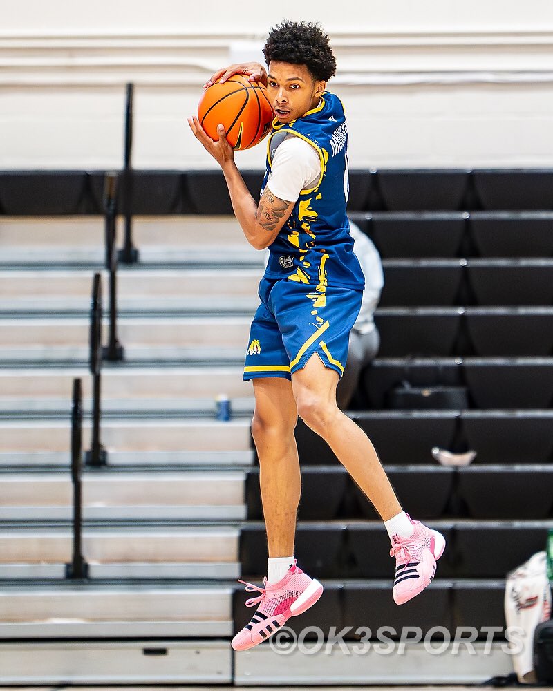 OK3Sports's tweet image. Shabach Academy Jaren Curtis in action @TheHuddle_Brand #thesummermadness #ok3sports  #dmvbasketball