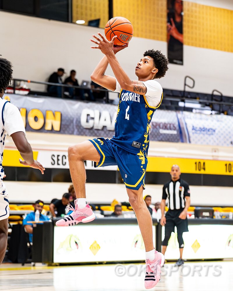 OK3Sports's tweet image. Shabach Academy Jaren Curtis in action @TheHuddle_Brand #thesummermadness #ok3sports  #dmvbasketball