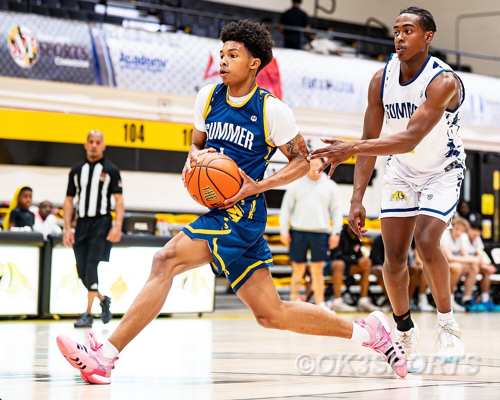OK3Sports's tweet image. Shabach Academy Jaren Curtis in action @TheHuddle_Brand #thesummermadness #ok3sports  #dmvbasketball