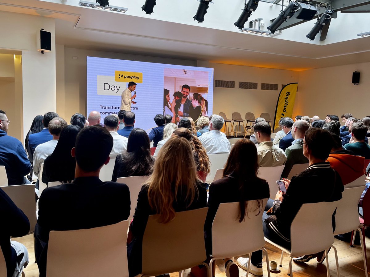 payplug's tweet photo. 🔥 En direct du #PayplugDay, notre CEO, Antoine Grimaud, revient sur les tendances du commerce :
“Entre #omnicanalité, recherche de performance locale et évolution des modèles d'intégration, les mutations du #paiement reflètent celles du commerce de manière générale.” https://t.co/9oEfvES07H