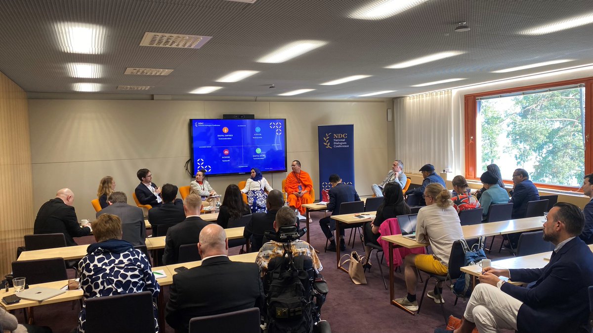 peacemakersnetw's tweet photo. #artificiallntelligence is revolutionizing national dialogues & peacebuilding!  Here's what #ndc2024 panelists had to say ⬇️

💬AI blurs online/offline lines
💬Tech is neutral - we shape its impact
💬AI has positive impacts to support digital democracy, efficient dialogues & overcome language barriers