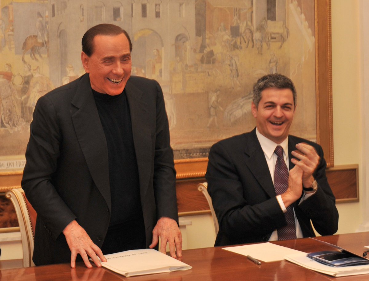 simonebaldelli's tweet photo. Silvio #Berlusconi quando era vivo ha sempre smentito quanti lo davano per morto. E perfino oggi che non c'è più continua a smentirli.
Un leader unico e trascinante sul piano politico e un uomo con un cuore grande così, simpatico, generoso, amante della vita e  della musica. https://t.co/fkztr2ogSk