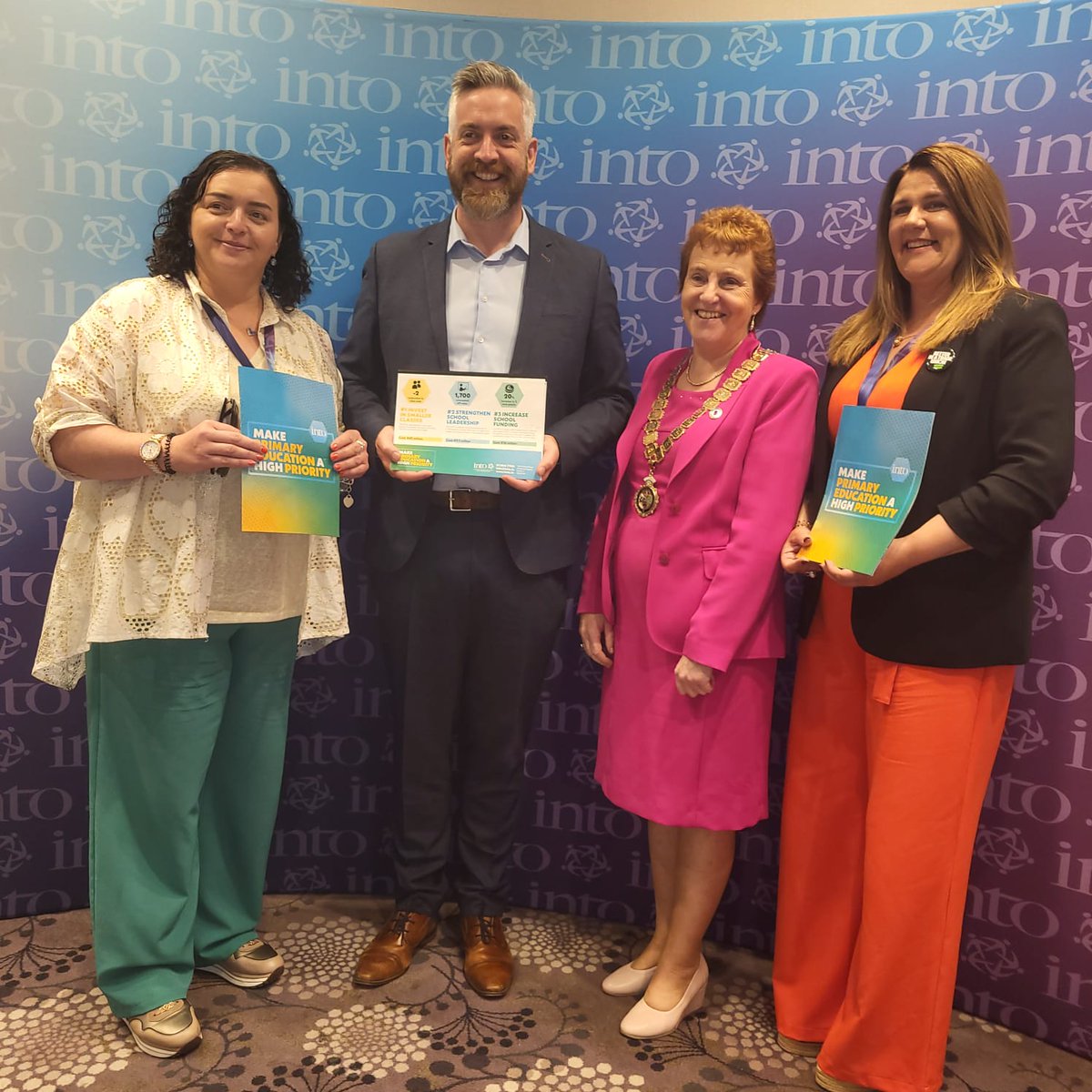 INTOnews's tweet photo. Our thanks to Deputy @COSullivanTD for attending our #INTOBudget25 briefing today. Our 3 strategic priorities aim to address significant challenges in primary schools. #SupportSchoolLeaders #ReduceClassSize #FundOurSchools https://t.co/PQP7ItvOYV