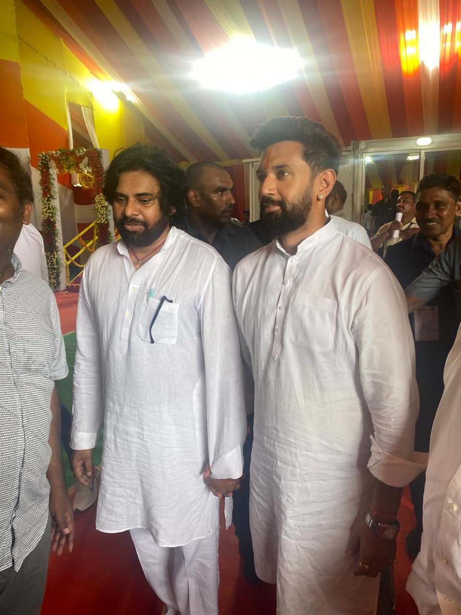 Narendra4News's tweet photo. Recent trending young leaders ❤️🔥🔥🔥
@PawanKalyan @iChiragPaswan https://t.co/Of3yRrXaK7