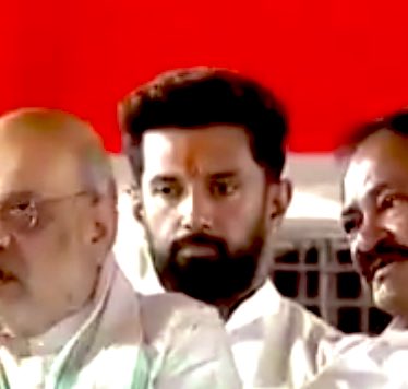 duryodan_'s tweet photo. ▶︎POV SCHOOL:  When the new student Chirag Paswan finds out that his headmaster is SUPER STRICT😂 https://t.co/f0WnQSguF2
