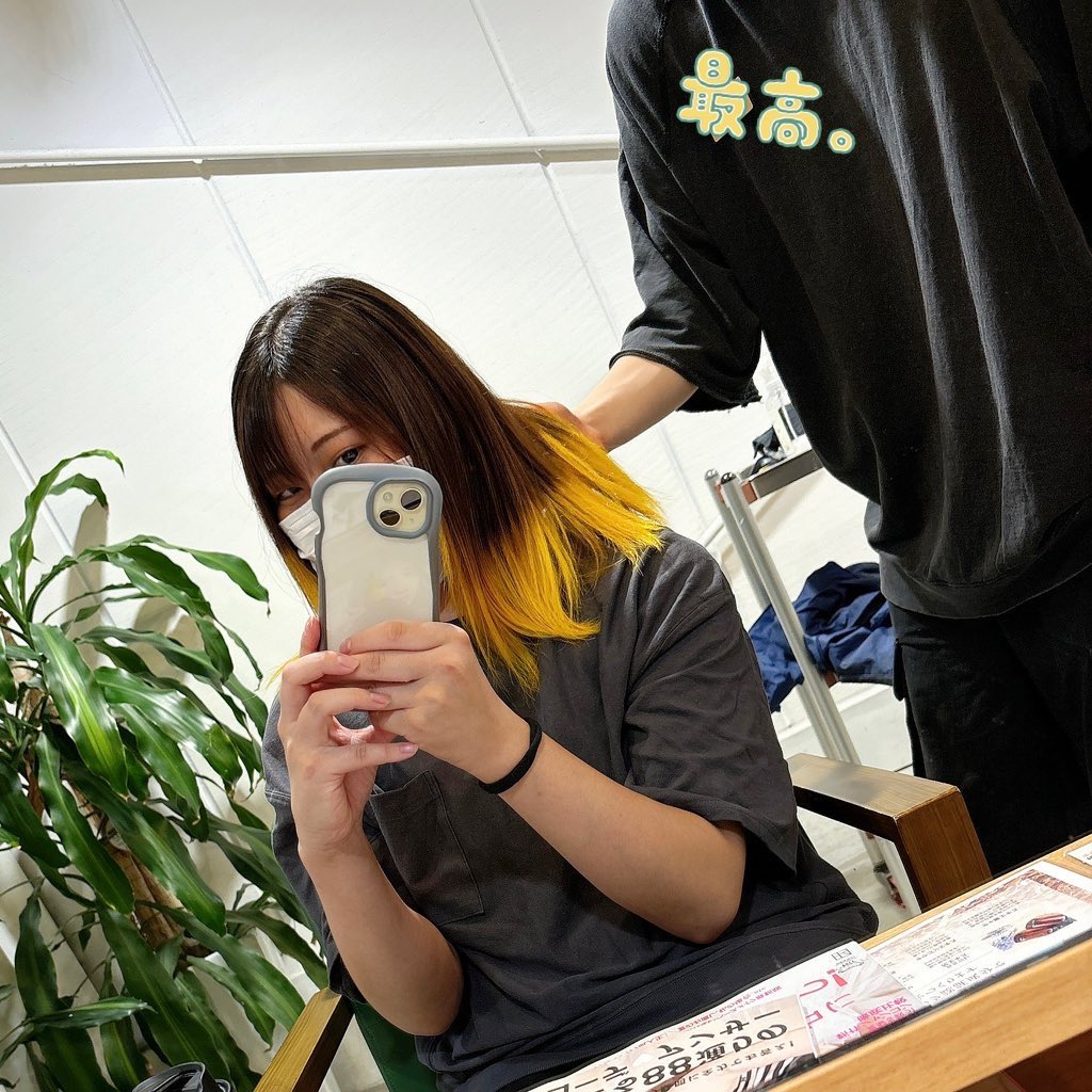 Anna__amatou's tweet image. 今回も超絶可愛くしてもらった❕💖💖
 5億年ぶりの派手髪ッ！😻❤️‍🔥🙈
めっちゃいい感じに色入っててやばい
念願のイエローだよ〜💛
これ巻いたら絶対カワイイ!!!!

🐝➿
 #haircolor #gradation #yellow